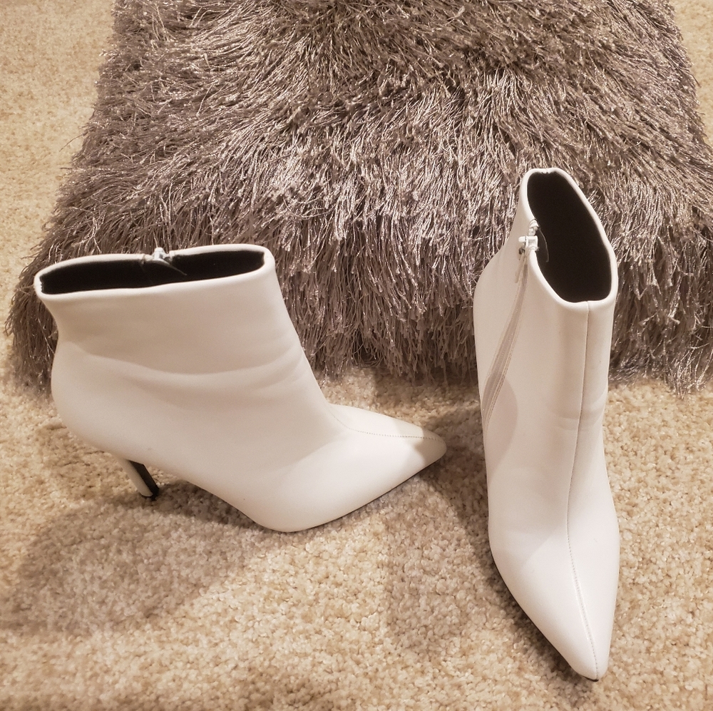 Tatey White Pointy Boots
